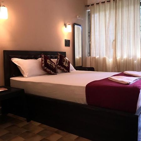 Carolina Guesthouse โคลวา ภายนอก รูปภาพ