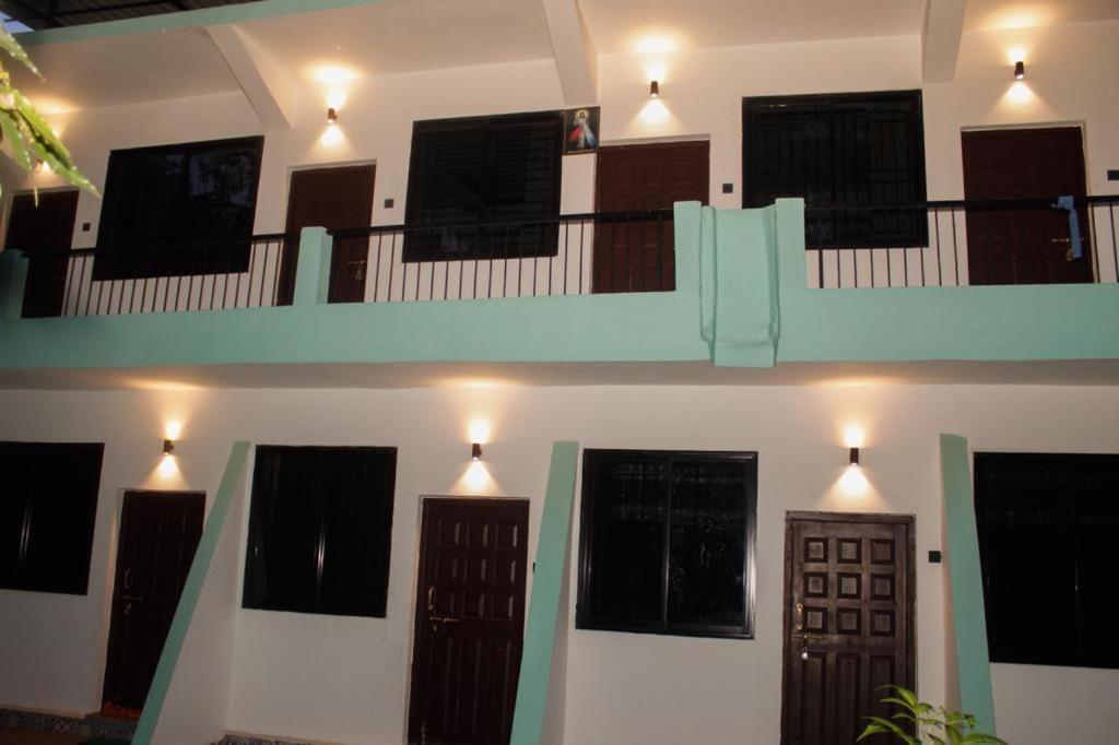 Carolina Guesthouse โคลวา ภายนอก รูปภาพ
